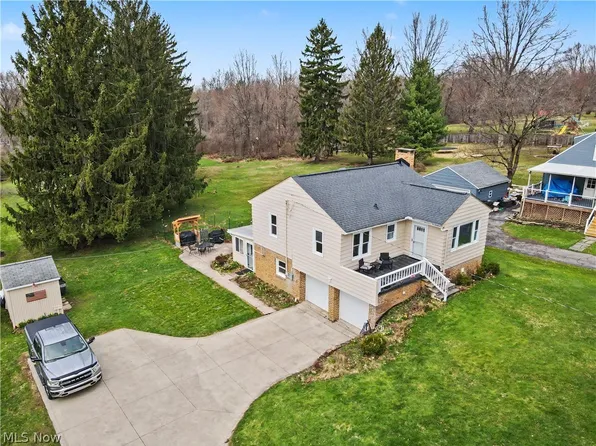 8084 Wright Rd, Broadview Heights, OH 44147