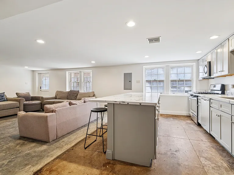 1410 Broadway St #D — Photo 2