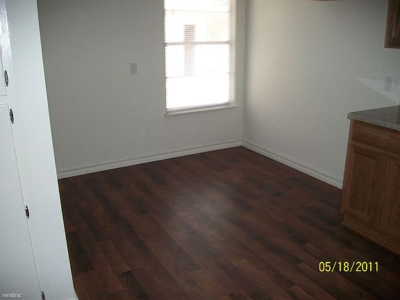 Dining area (1 bdrm)