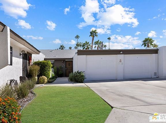3rd image of 1737 Capri Cir