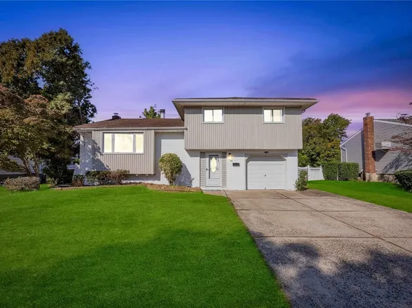 10 Alan Crest Drive, Hicksville, NY 11801