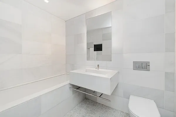 Sold by R New York | media 5