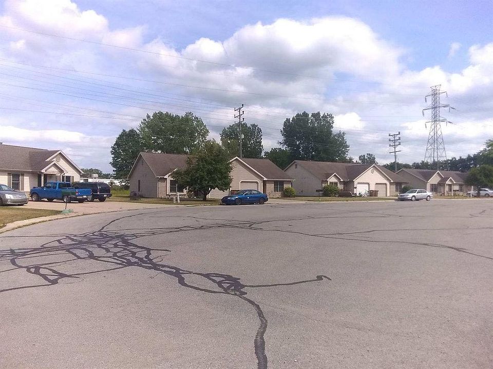2nd image of 1001 Foxwood Ct