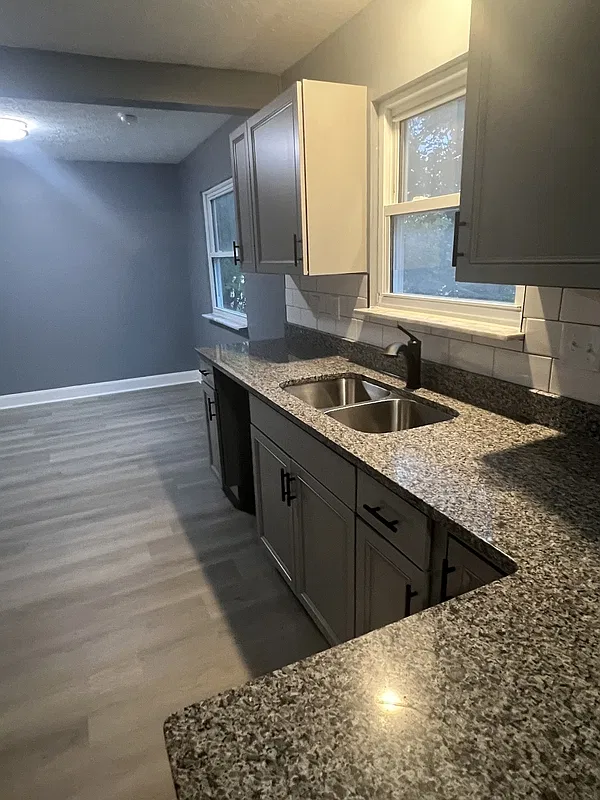 4 bed, 2.5 bath, 1848 sqft, $2,500 — Photo 2