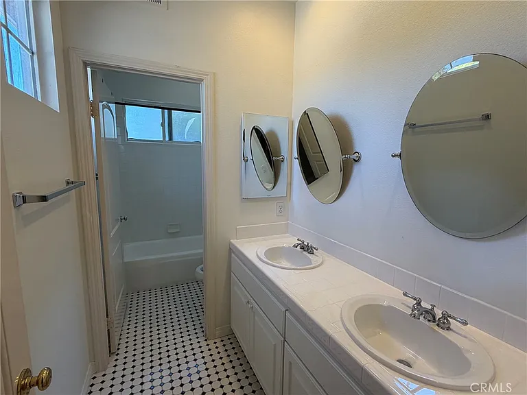 7056 Ashley Dr — Photo 16