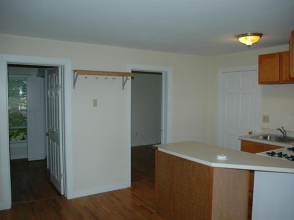 3rd image of 102 Walworth St APT 2