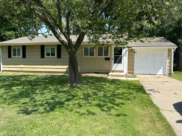 1008 NE 62nd St, Kansas City, MO 64118