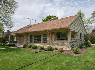 7110 N Longacre Rd, Fox Pt, WI 53217