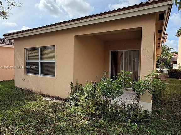 3rd image of 3951 NE 11th Dr