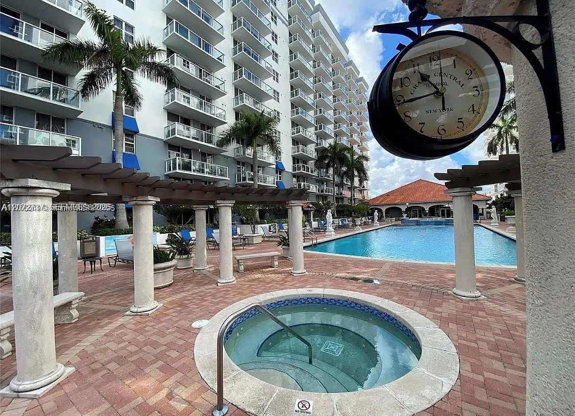 Blue Lagoon Condo — Photo 1