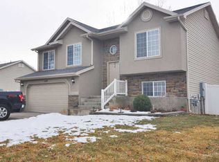 1177 W 1075 N, Clinton, UT 84015