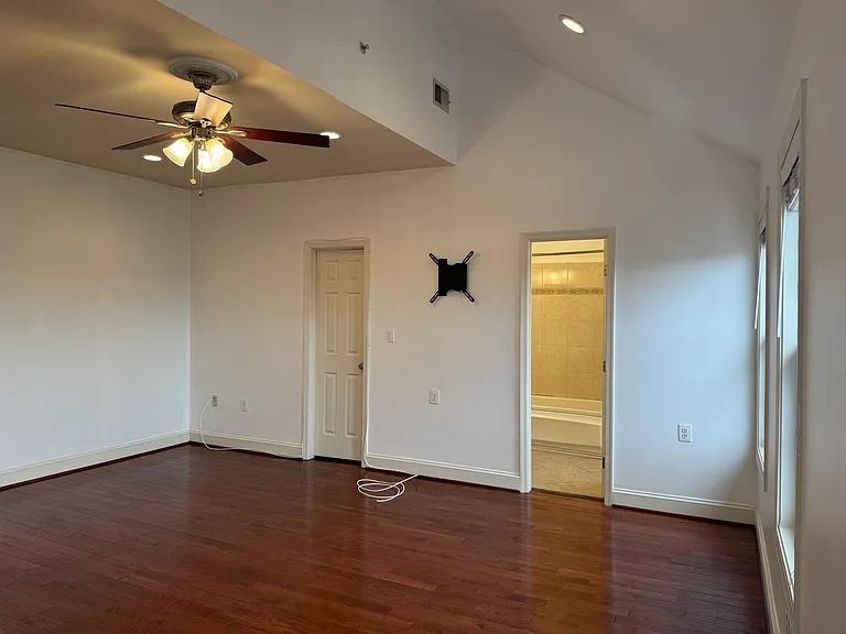 611 Quincy St NW #4 — Photo 30