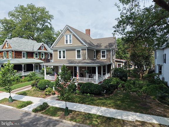 3rd image of 9 Brookletts Ave