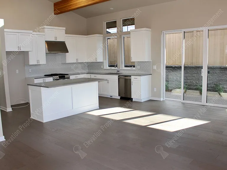 3038 NW Clearwater Dr — Photo 8