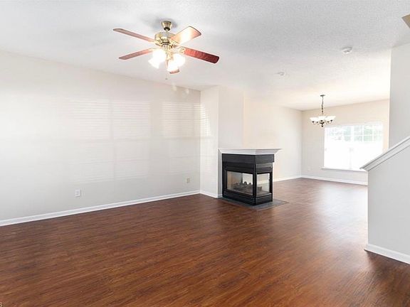 5th image of 3934 Fountain Village Cir