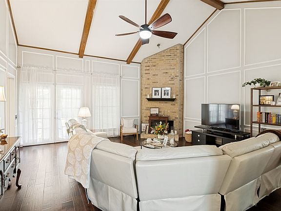 3rd image of 3809 Solarium Pl