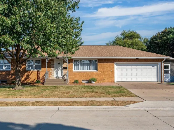 1736 W 36th St, Davenport, IA 52806