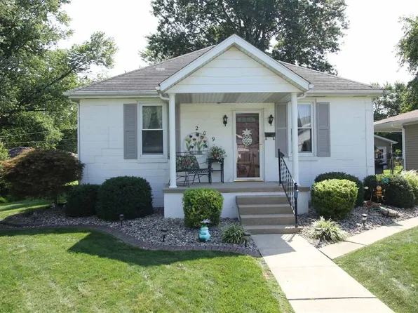 209 Laurel St, Highland, IL 62249