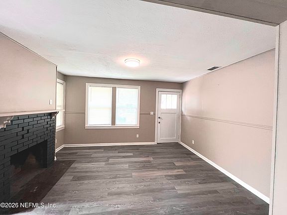 3rd image of 632 IVY Street