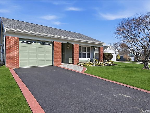 3rd image of 506 Lancaster Court