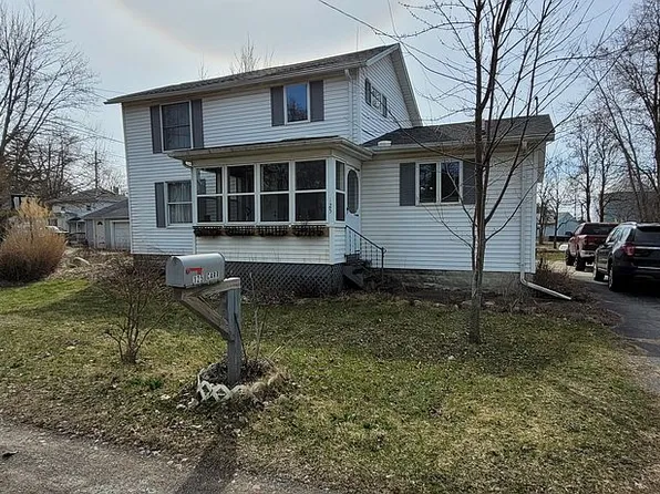 125 Carr St, Fowlerville, MI 48836