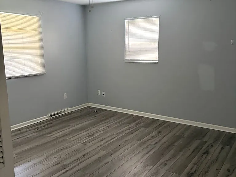 811 S Fairview Rd — Photo 7