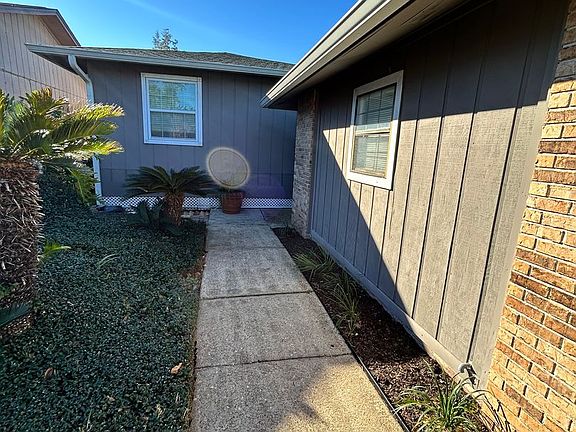 3rd image of 1005 W 11th Ct