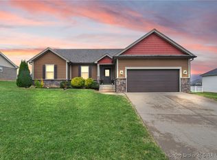 4015 Oakstone Dr, Georgetown, IN 47122