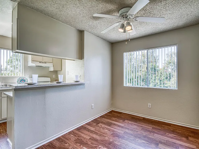 Harbor Pointe Apartments — Photo 11