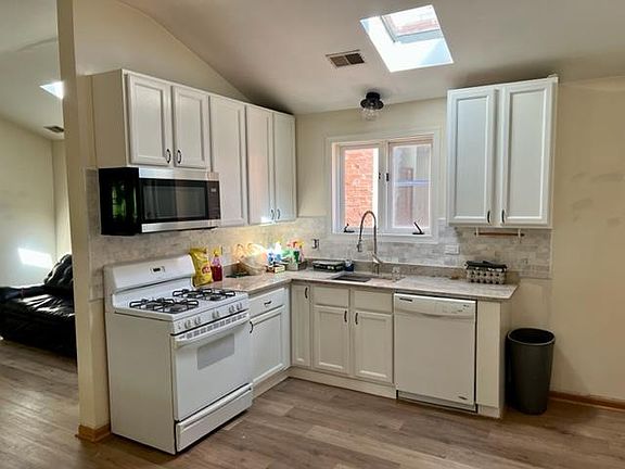 4th image of 717 S Claremont Ave #3