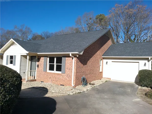 2043 Cardinal Park Dr, Anderson, SC 29621