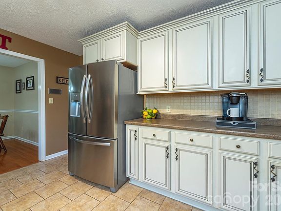 5th image of 46 Foxberry Dr