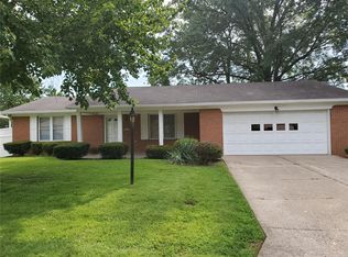 222 Winthrop Dr, Belleville, IL 62221