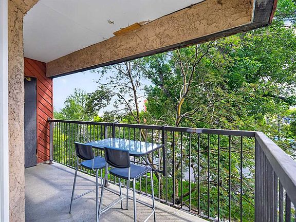 5th image of 402 S 4th Ave NE #5
