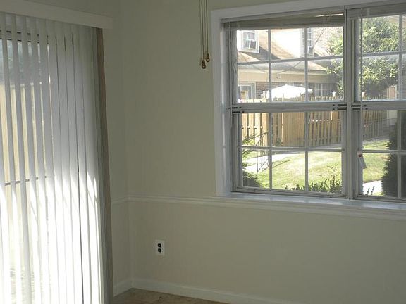 4th image of 9877 Hagel Cir