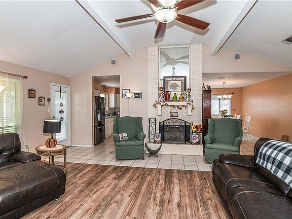 4th image of 408 W Lake Catahoula Ct