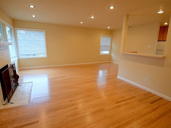 4th image of 1156 Mirabella Ave