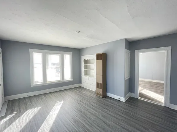301 Amory St APT 3, Manchester, NH 03102