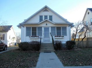 224 E 4th St, Flora, IL 62839