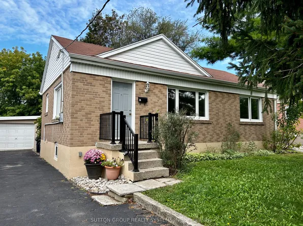 26 Compton Cres, Toronto, ON M3M 2C2