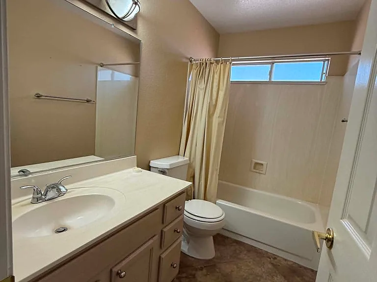 5200 W Shannon St — Photo 16
