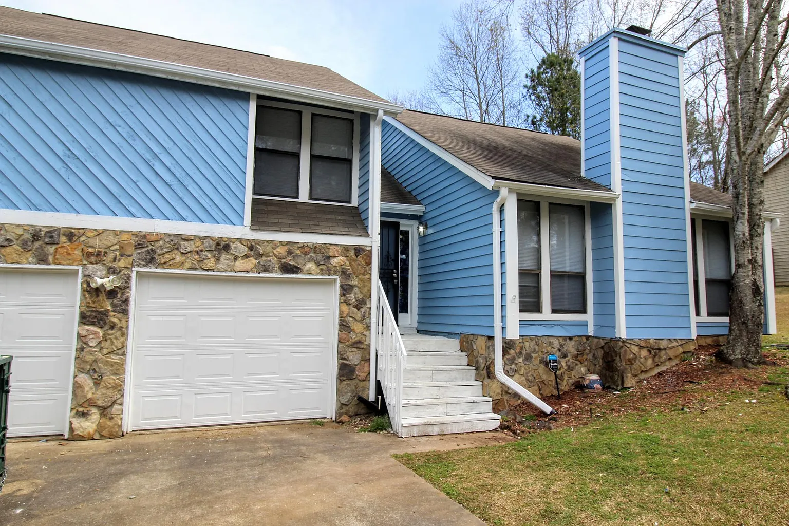 1029 Chapman Ln photo 1
