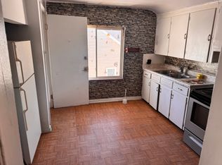 8060 Dale Ave APT 2, Center Line, MI 48015