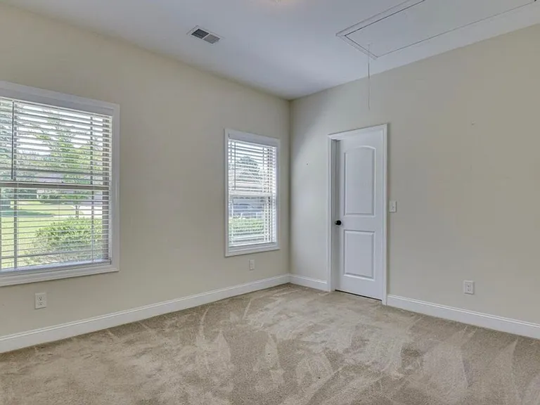 221 NW Grand Oaks Way — Photo 4