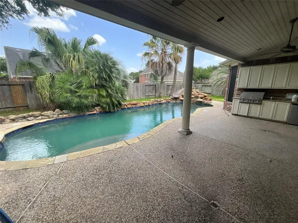 8322 Castle Pond Ct, Houston, TX 77095