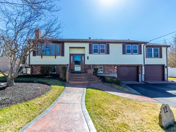 12 Arthur St, Buzzards Bay, MA 02532