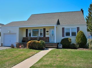 105 Intervale Ave, Farmingdale, NY 11735
