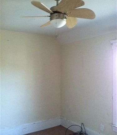 3rd image of 978 E 131st St