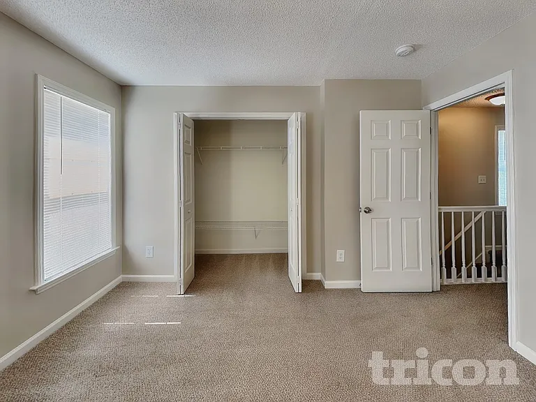 4417 Woodlawn Dr — Photo 6