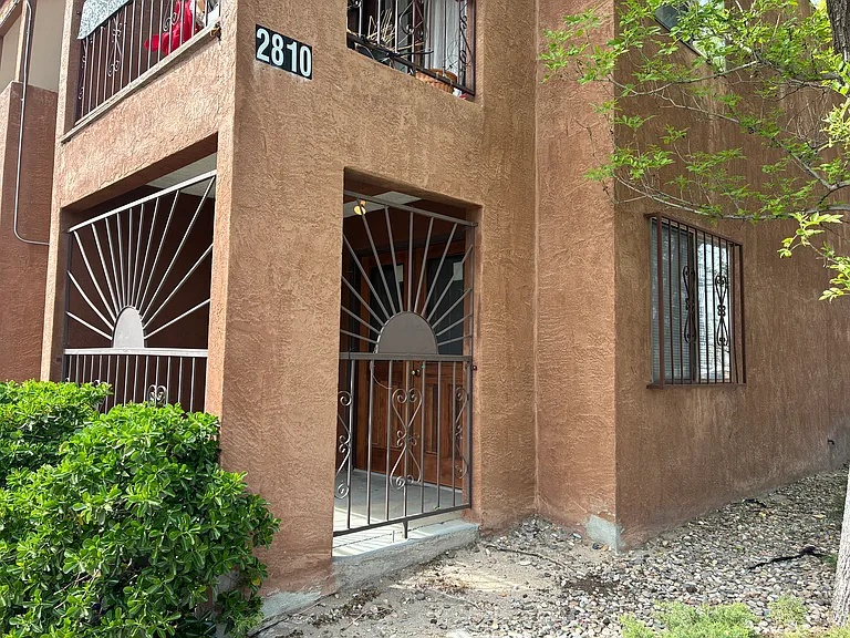 Quality 2 Bed / 1 Bath Apts - Close to I-25, UNM, and KAFB — Photo 30